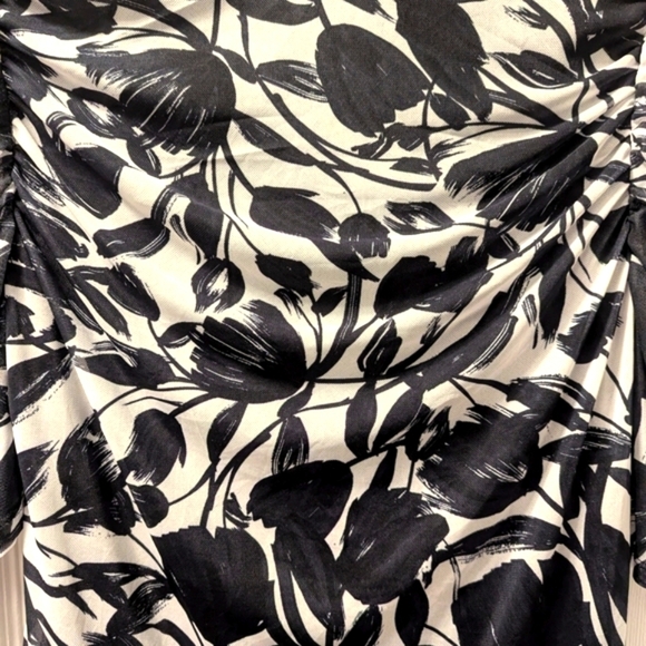 Cable & Gauge Monochrome Print Mesh Top With Ruching - Picture 5 of 7